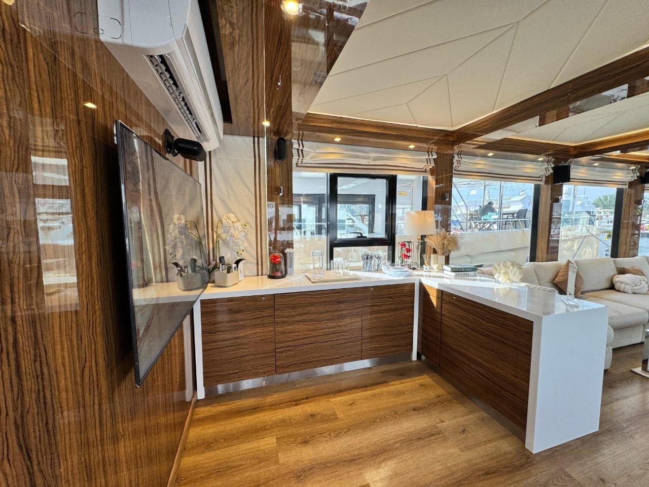 Amber Regent – luxury yacht rental in Abu Dhabi (5)