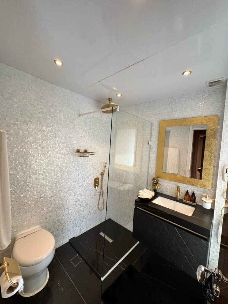 Amber Regent – luxury yacht rental in Abu Dhabi (7)