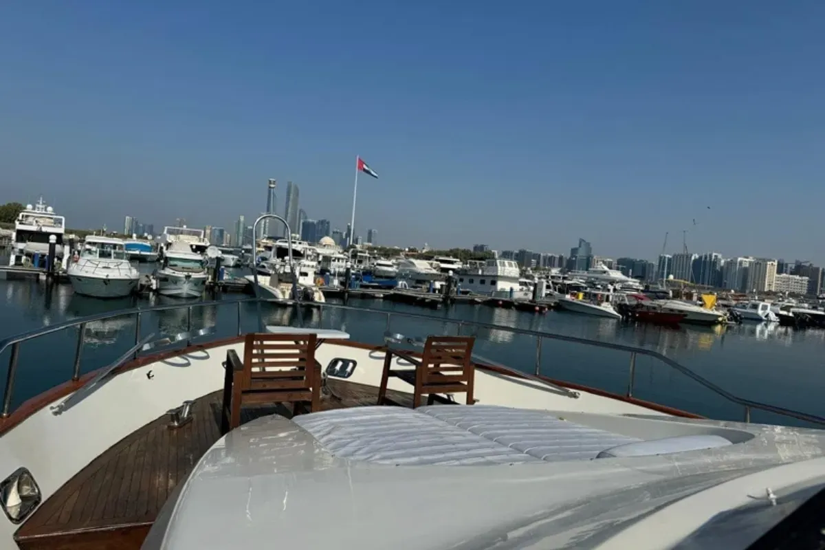 Azure Star – luxury yacht rental in Abu Dhabi (4)