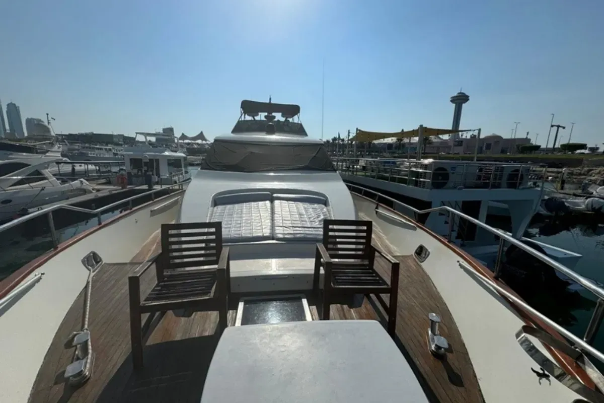 Azure Star – luxury yacht rental in Abu Dhabi (5)