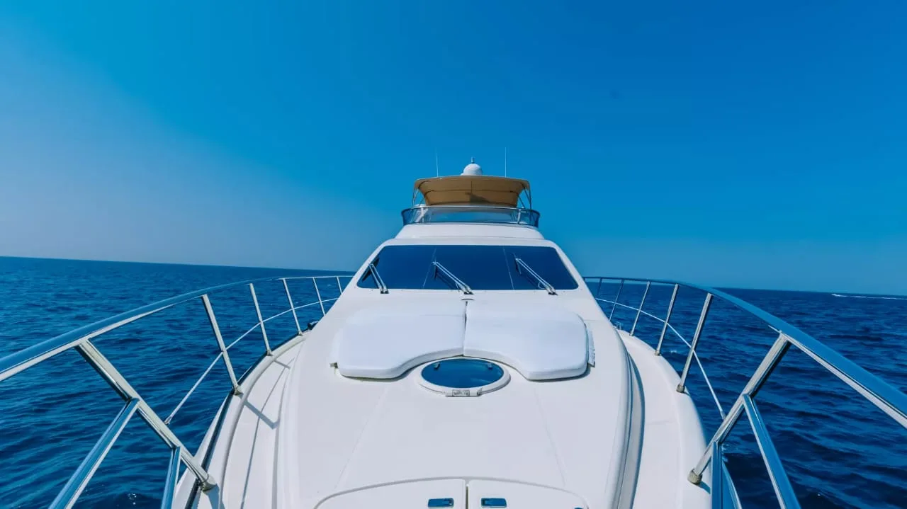 Emerald 55 – luxury yacht rental in Abu Dhabi (2)