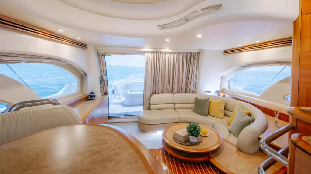 Emerald 55 – luxury yacht rental in Abu Dhabi (3)