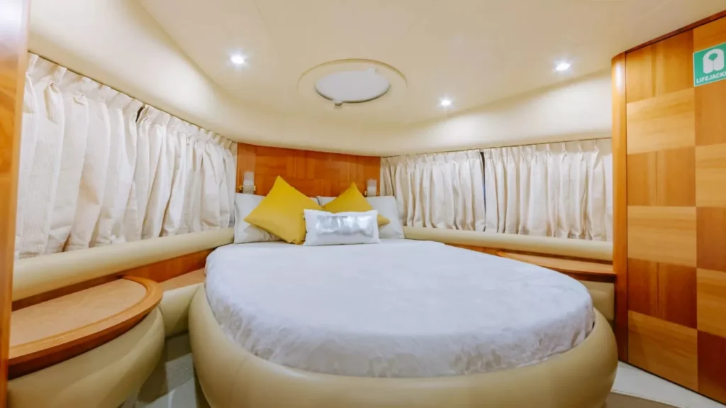 Emerald 55 – luxury yacht rental in Abu Dhabi (5)
