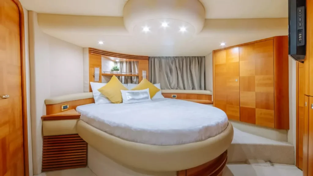 Emerald 55 – luxury yacht rental in Abu Dhabi (7)