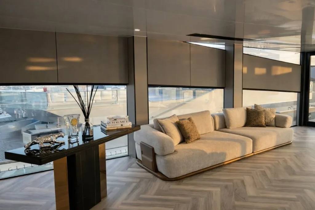 Golden Horizon – luxury yacht rental in Abu Dhabi (3)
