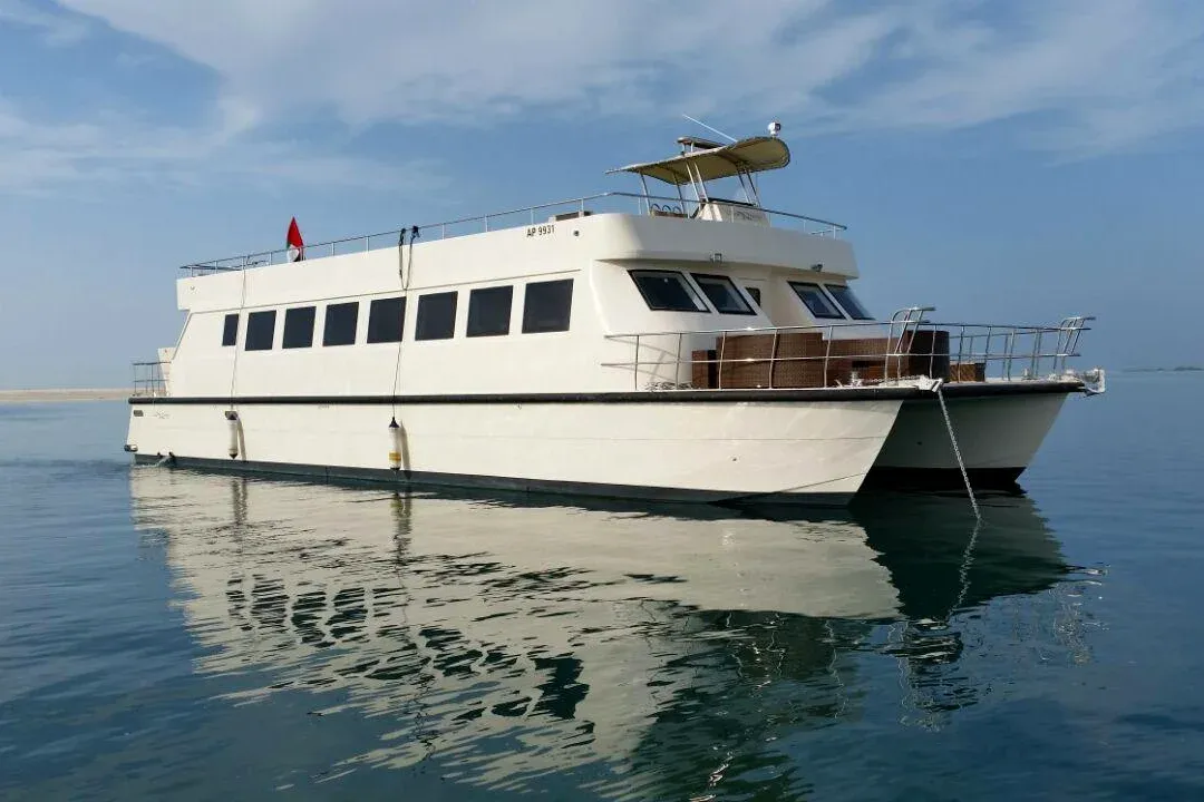 Ocean Cat 75 – luxury yacht rental in Abu Dhabi