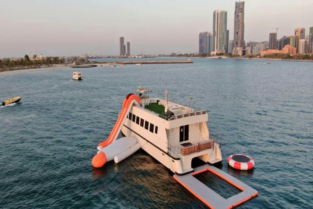 Ocean Cat 75 – luxury yacht rental in Abu Dhabi (3)