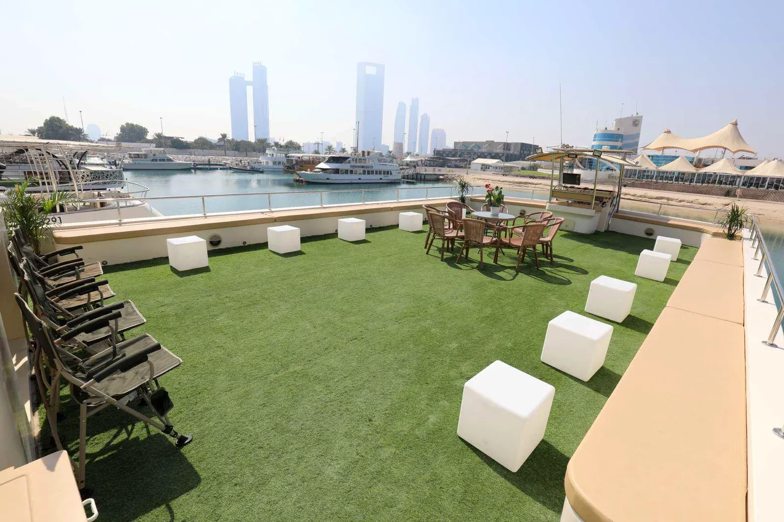 Ocean Cat 75 – luxury yacht rental in Abu Dhabi (5)